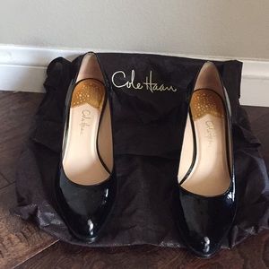 Black patent leather pumps
